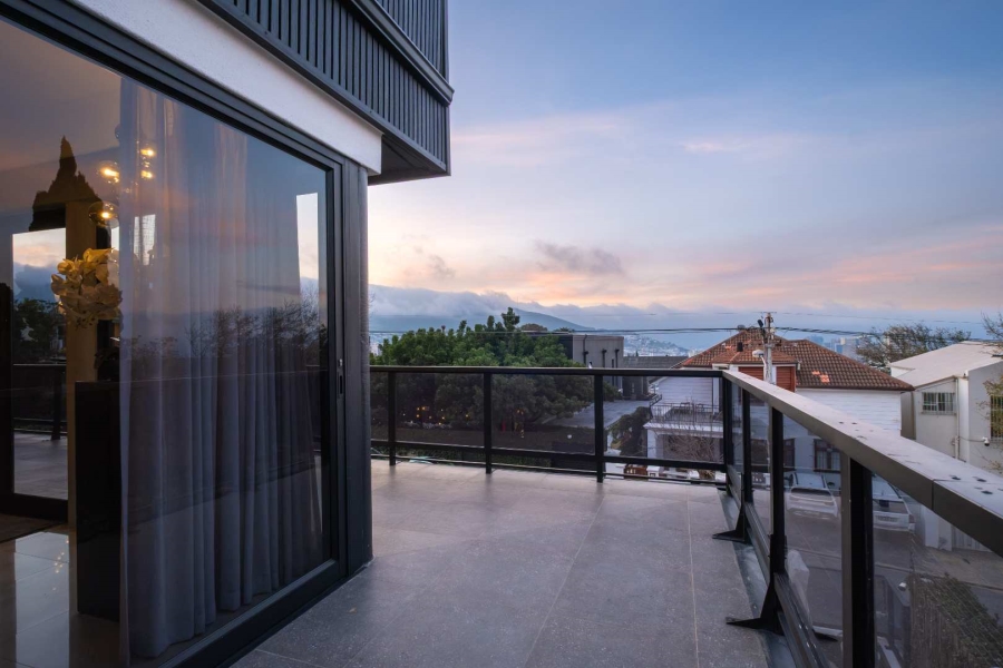 7 Bedroom Property for Sale in Oranjezicht Western Cape